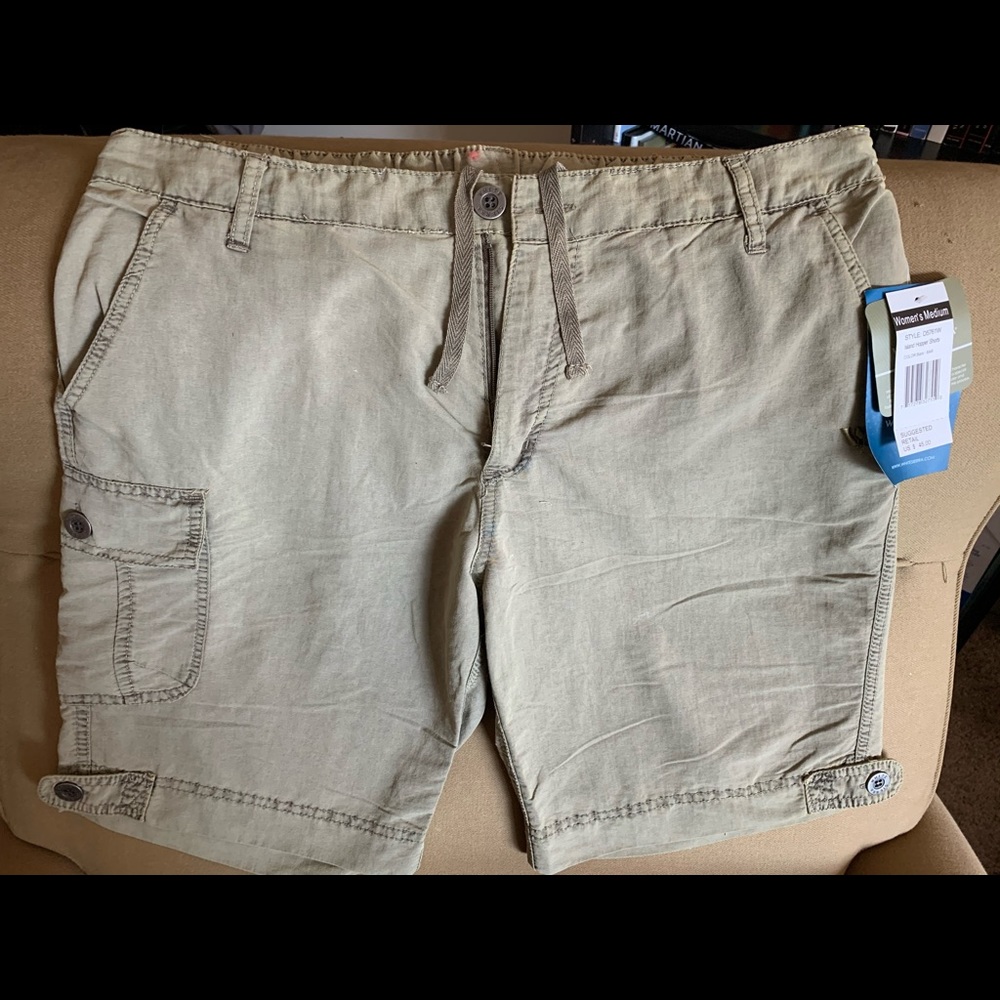 Lightweight woman’s shorts. NEVER WORN; tags on!
